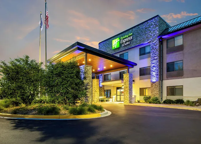 Holiday Inn Express & Suites Minneapolis - West End By Ihg